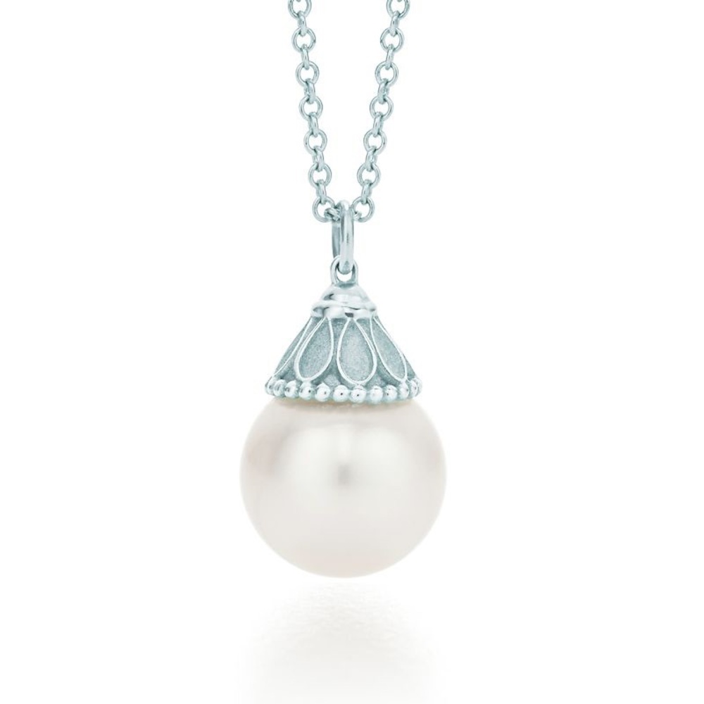 • 100% Authentic Tiffany & Co Pearl Necklace •